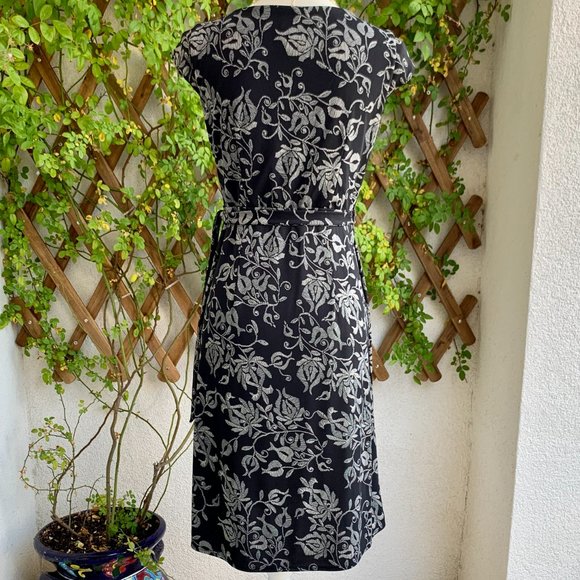 Ann Taylor LOFT Sleeveless Wrap Dress Black Ivory 4 PETITE - Picture 2 of 10